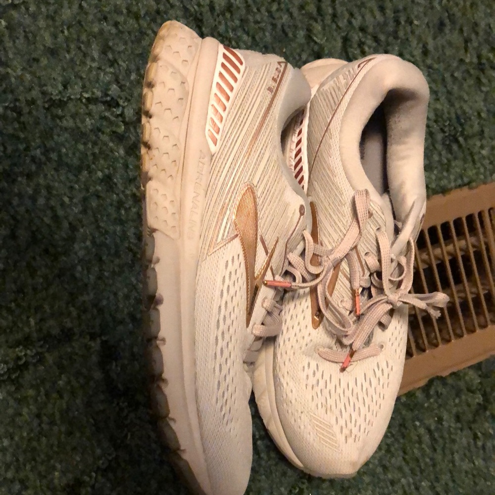 Brooks Adrenaline GTS 19